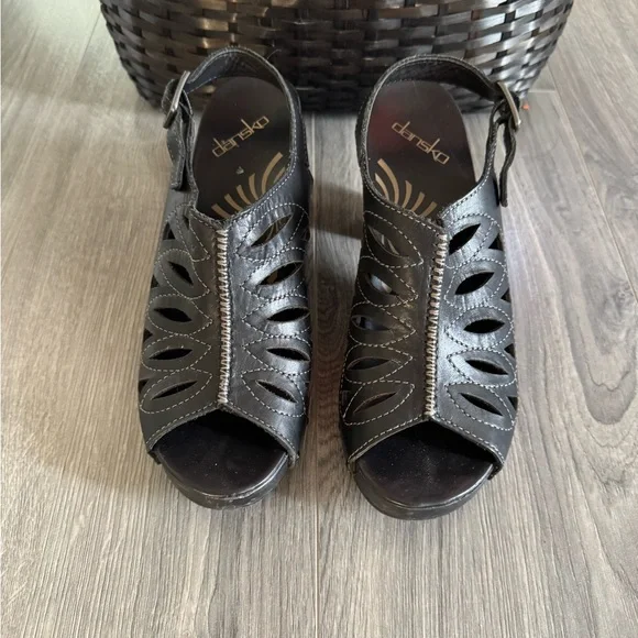 Dansko Black Cutout Women's Sandals Size 8.5 - Picture 1 of 13